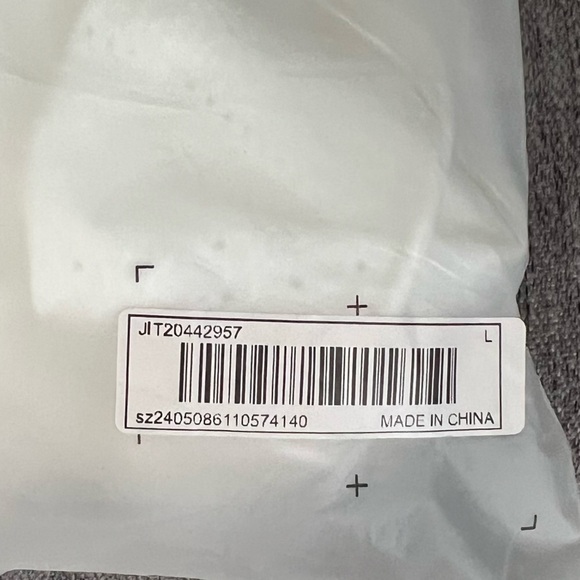 NWT Puff Cap Sleeve Eyelet Embroidery Shirt, Size Large, White - Picture 9 of 9